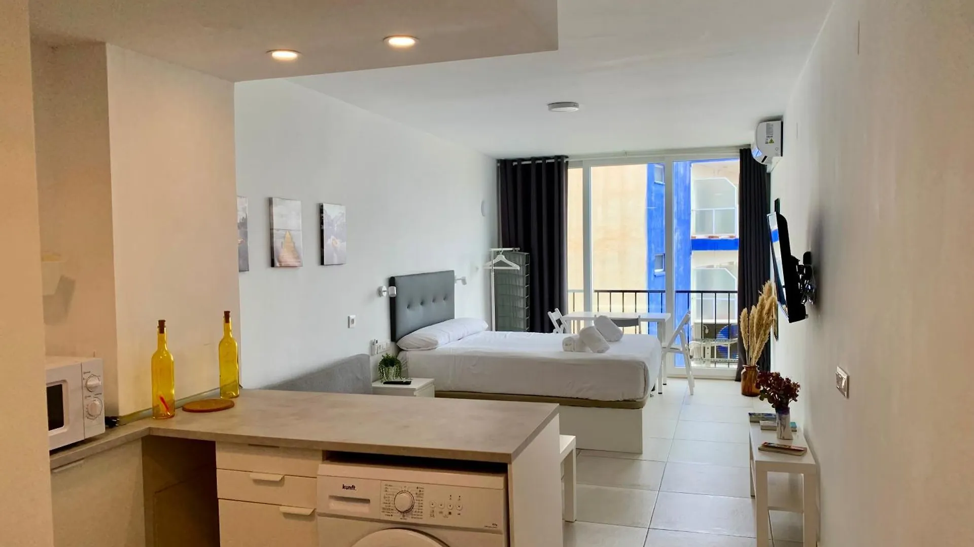 Inviting Studio With Sea View Torremolinos Apartment